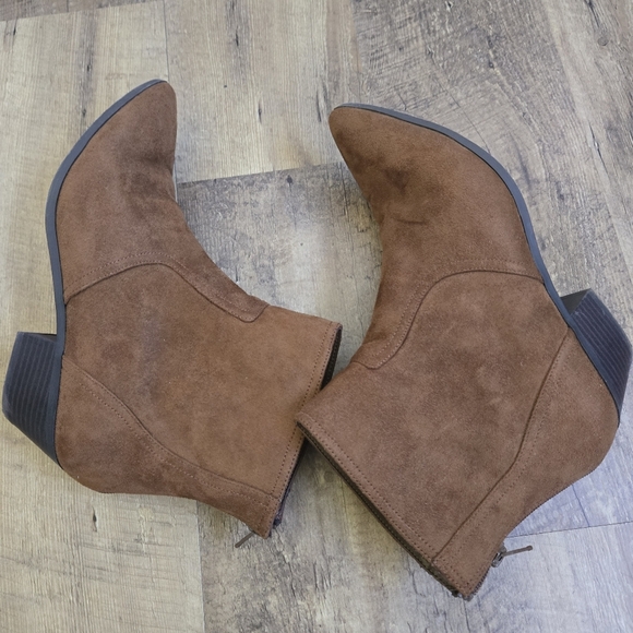 Banana Republic Faux Suede Dark Brown Women's Size 8 Ankle Boots - Picture 6 of 13